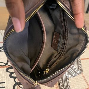 100% leather Bostanten cross body